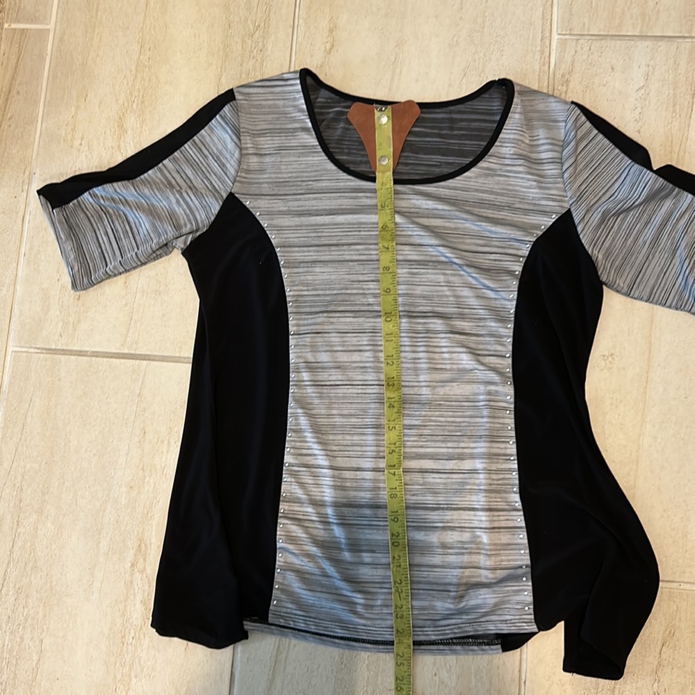 Notations black and gray polyester top - Picture 9 of 9